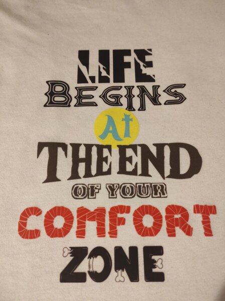 Personalizez tricouri, hanorace & sepci - cadouri cu poze, nume, logo